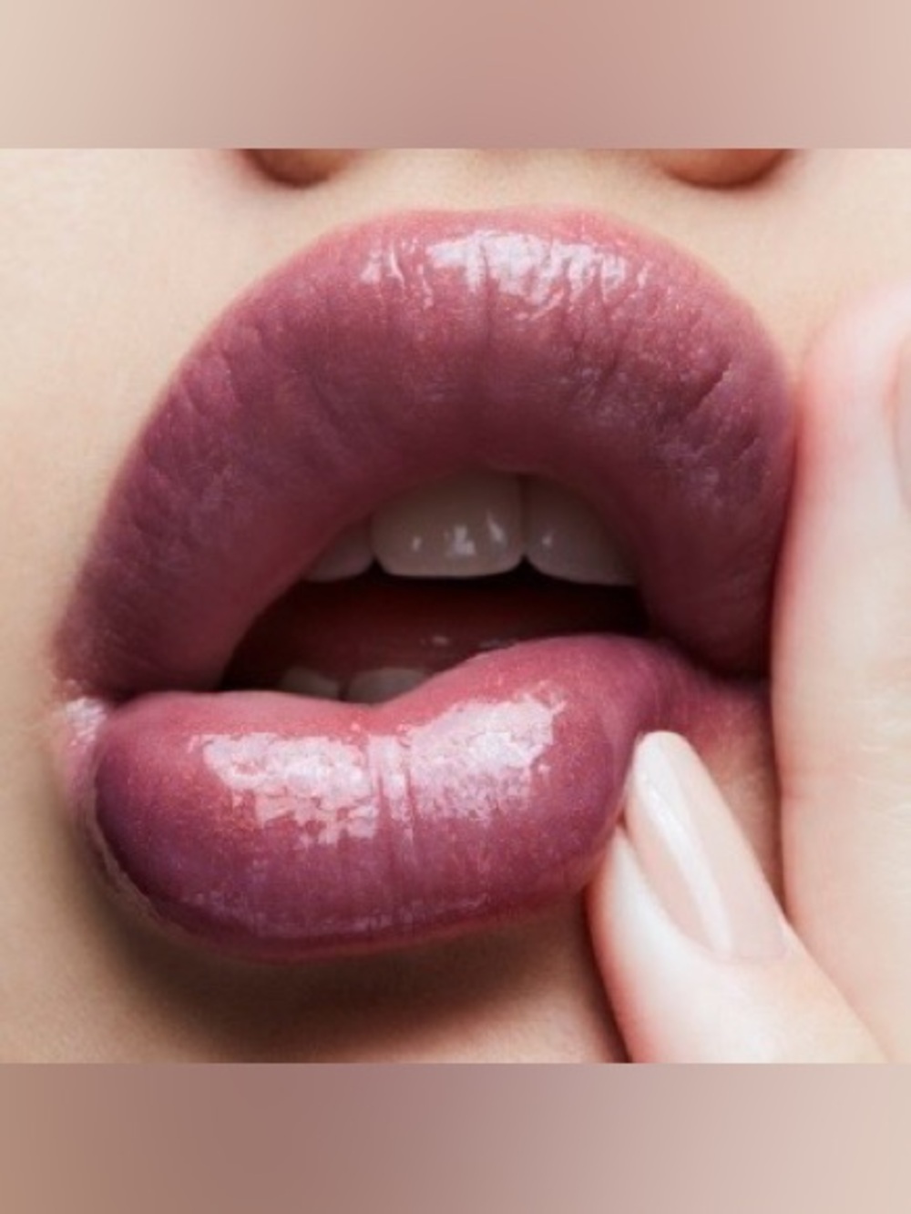 MAC Lipglass Love Child 322 Pink Mauve Shimmer Lip Gloss Full Best Seller NIB - Picture 4 of 7